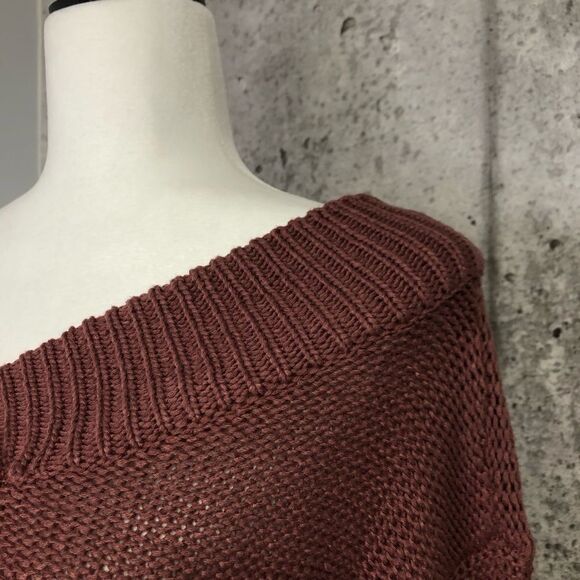 🚨 Design Lab Lord & Taylor Knitted V neck Sweater - Picture 4 of 6